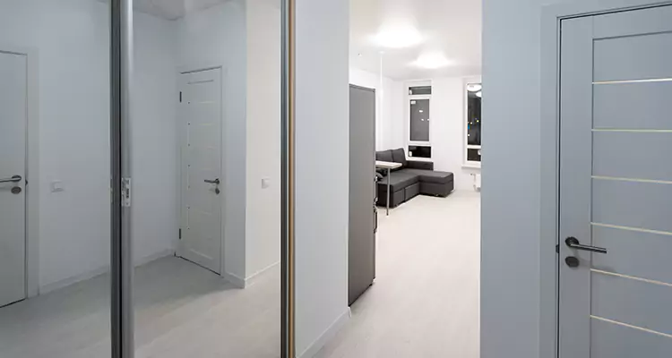 Modern Mirrored Closet Doors Repair in Lealman, FL